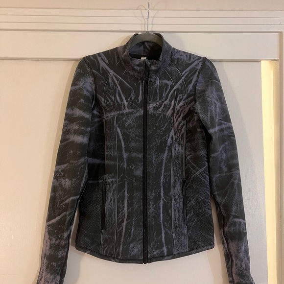 Lululemon Define Jacket, Ebb to Street, Stone Wash Graphite Grey, size 8 - Picture 3 of 4